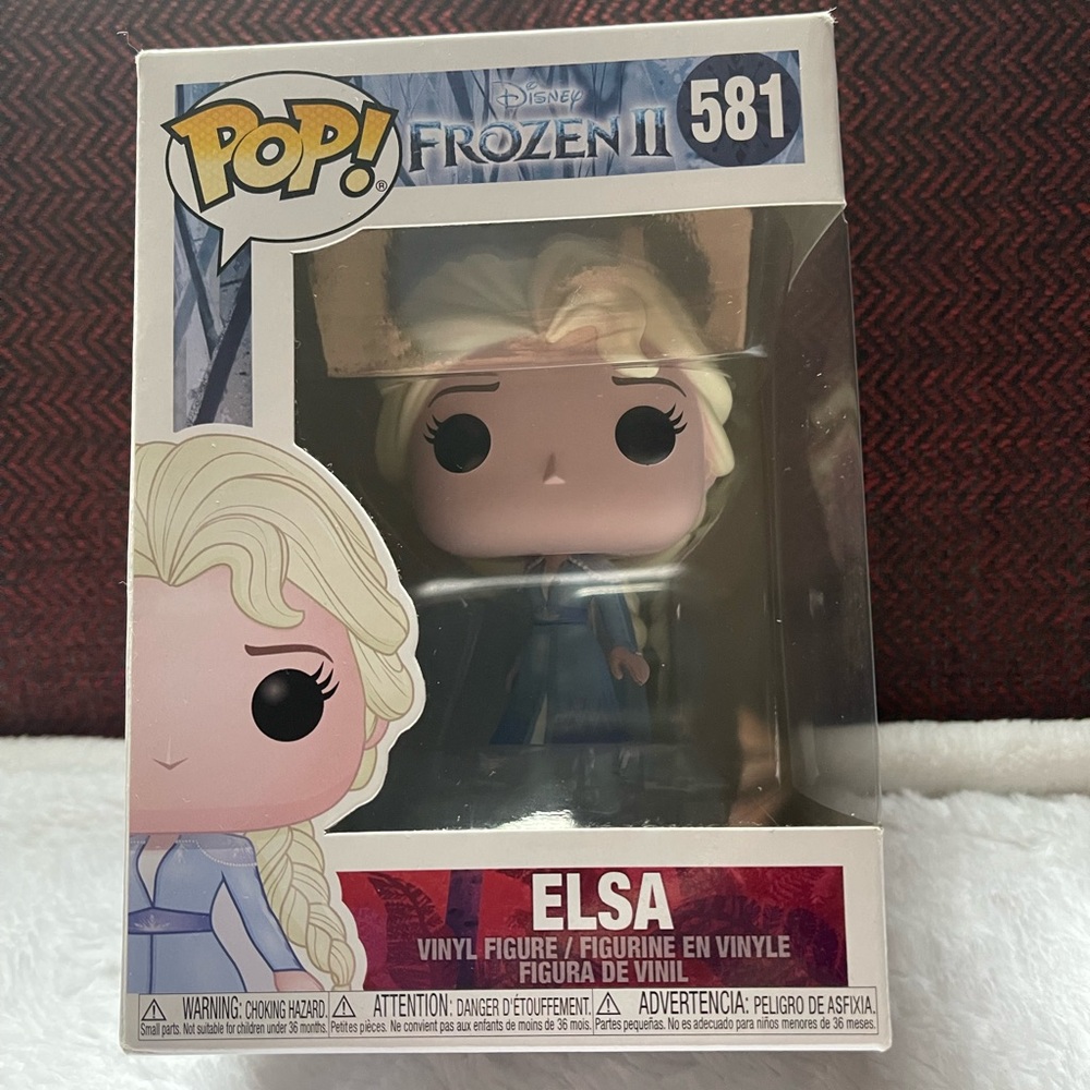 NWT Elsa Frozen 2 #581 Vinyl Figure Disney Funko Pop